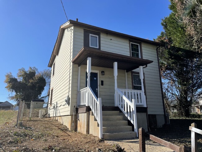 Building Photo - Newly remodeled home in Rivermont historic...