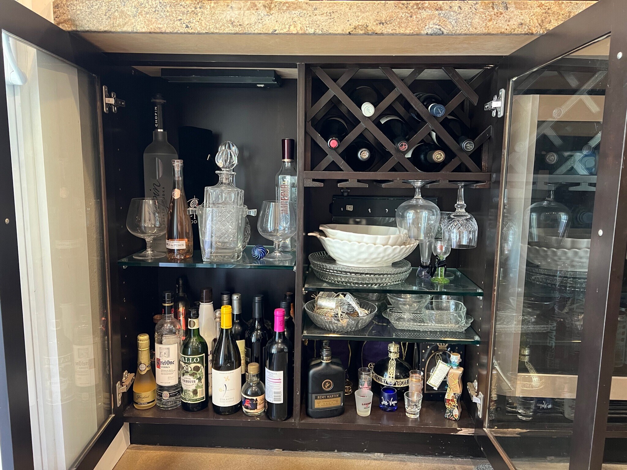 bar - 333 Newport Ave