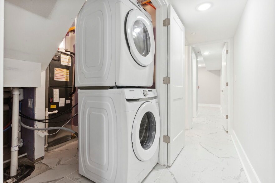 Building Photo - 1911 E Huntingdon St