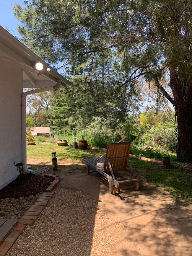 Building Photo - 1401 Via Lima