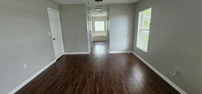 Building Photo - 1530 SW 19th Ave