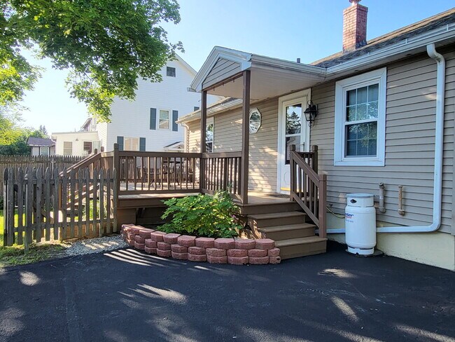 Building Photo - Fully Furnished Fairfax Street Home with O...