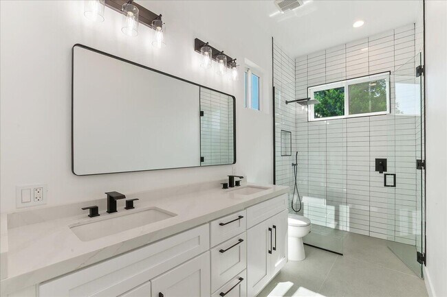 Building Photo - 31260 Avenida La Paloma