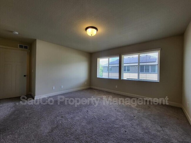 Building Photo - 5301 SE Thornapple St