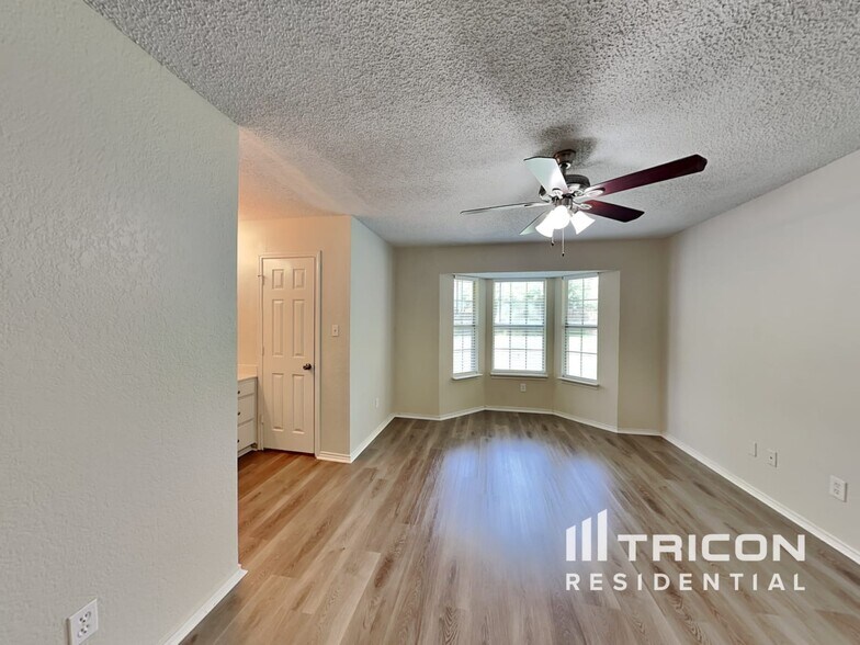 Building Photo - 615 Sherman Dr
