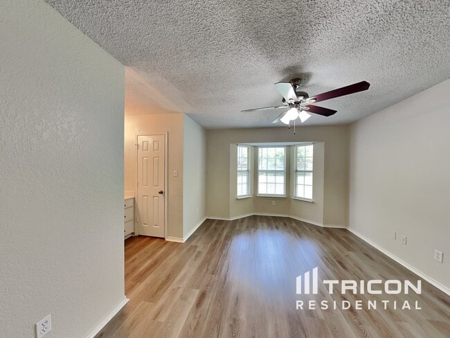 Building Photo - 615 Sherman Dr