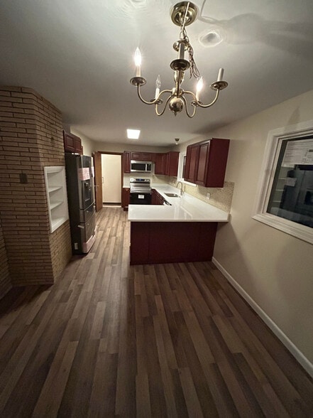 Building Photo - 5 Pine St