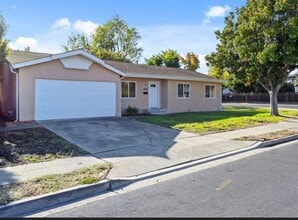 Building Photo - 7622 Oxbow Ln