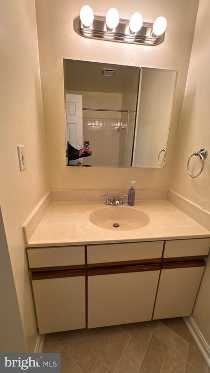 Building Photo - 2 Fallen Tree Ct