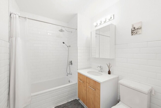 Building Photo - 517 W 45th St