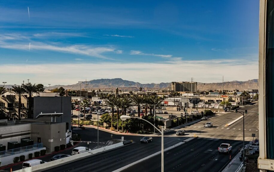 Building Photo - 4471 Dean Martin Dr