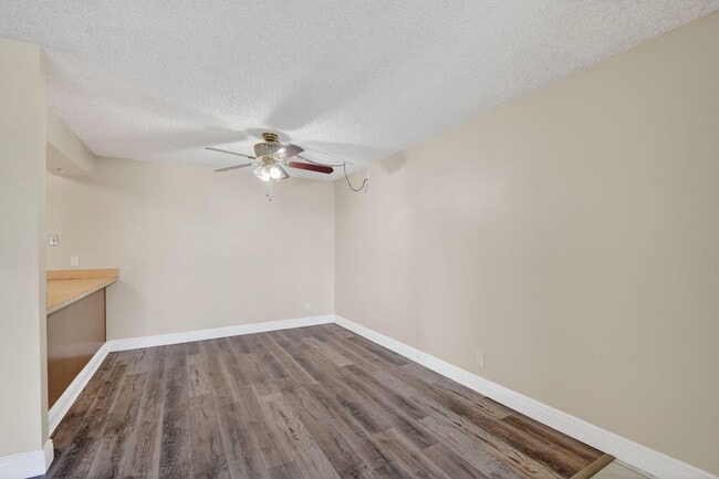 Building Photo - 1013 Green Pine Blvd