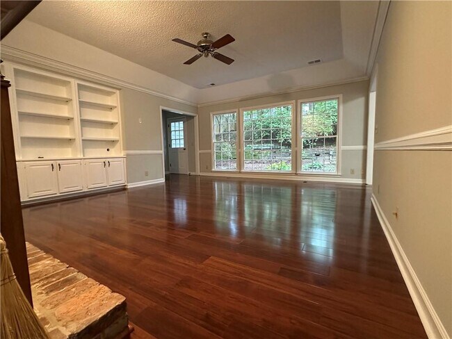 Building Photo - 10570 Turner Rd