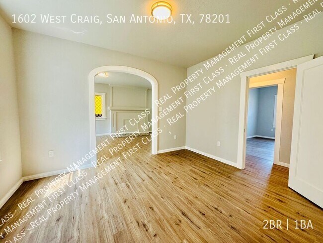 Building Photo - 1602 W Craig Pl