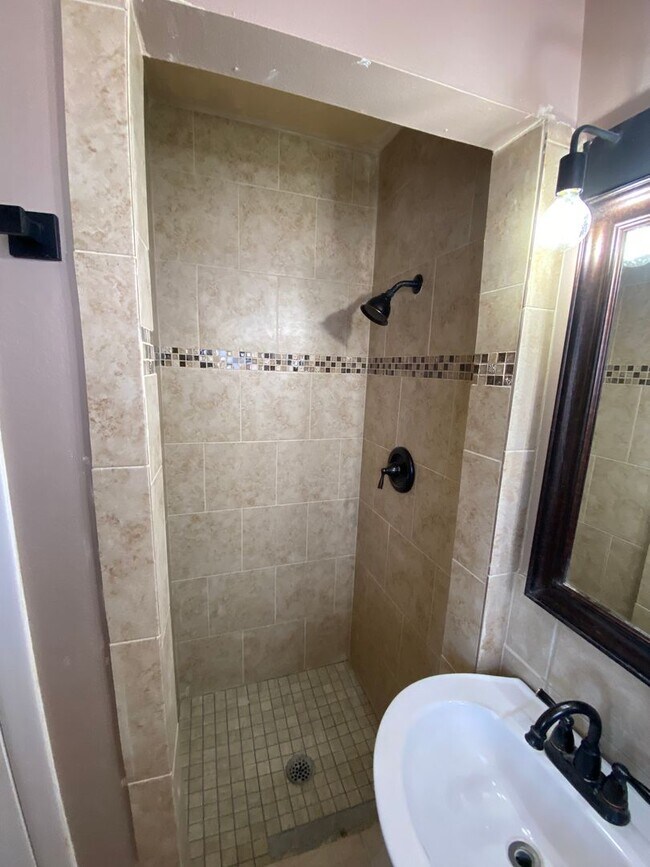Building Photo - 9608 Stonehaven Dr