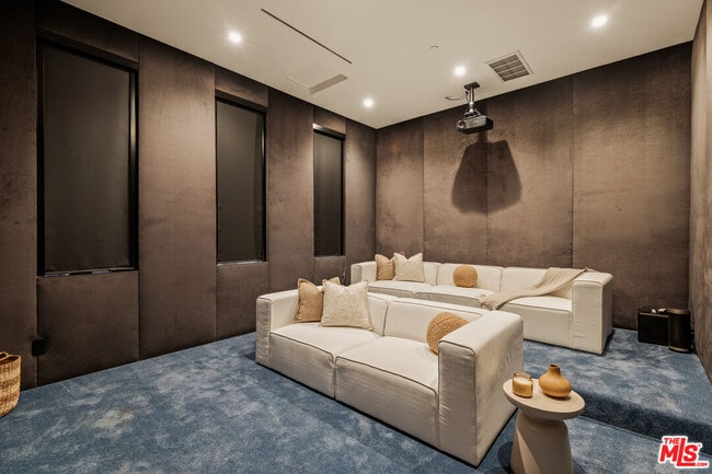 Building Photo - 11937 Addison St