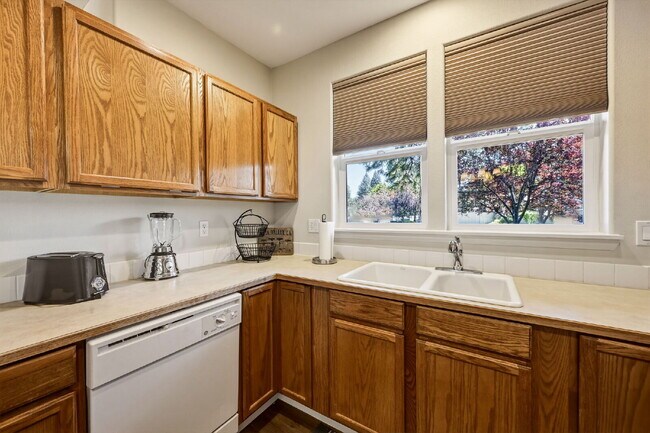 Building Photo - Furnished 3-Bedroom Home in Southwest Bend with Yard Care Included