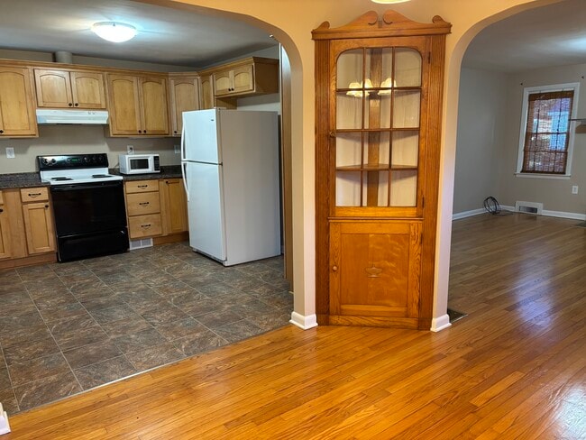 Building Photo - 897 Colonel Ledyard Hwy