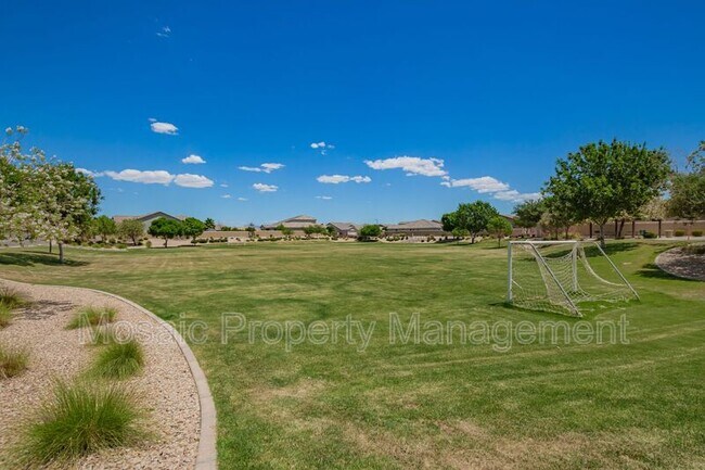 Building Photo - 35565 N Bandolier Dr