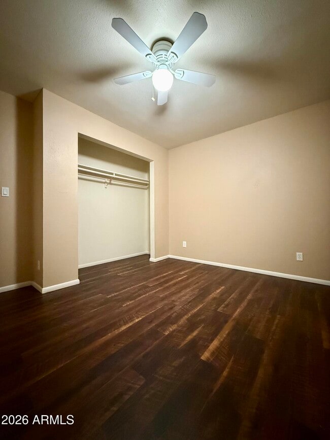 Building Photo - 825 E 5th St