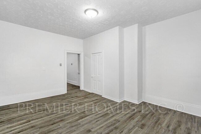 Building Photo - 3390 State St NE