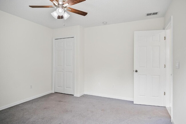 Building Photo - Palm Harbor Pool Home