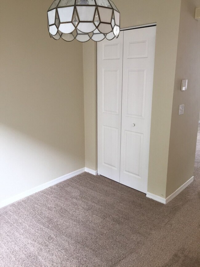 Building Photo - 2 Bedroom 2 1/2 Bath In NW Seventh Street ...