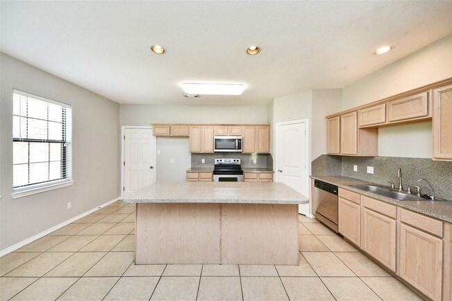 Building Photo - 11004 San Jacinto Dr