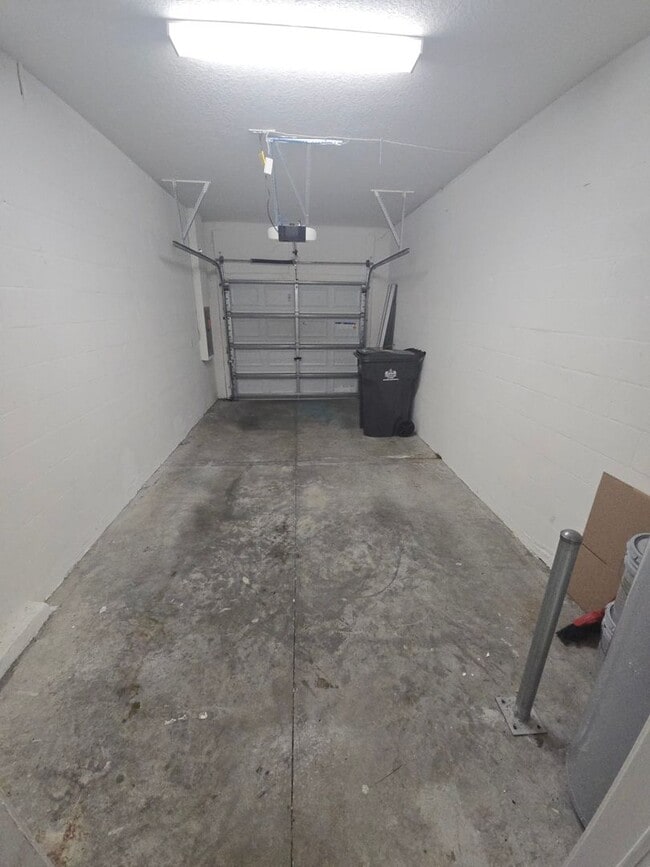 Building Photo - Town House 3/2.5 in Riverview