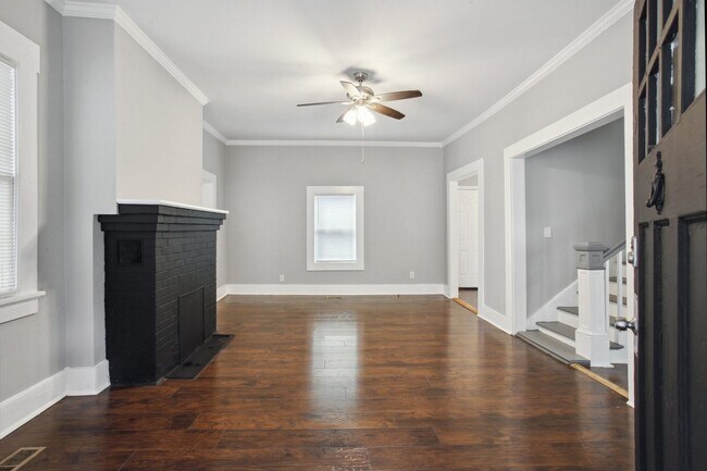 Building Photo - Large 4BR/2BA Downtown House Walking Distance to Daffin Park and Forsyth Park