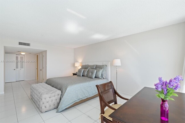 Building Photo - 2100 S Ocean Ln