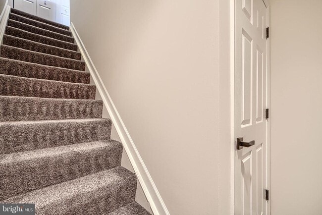 Building Photo - 8 Katurah Ln