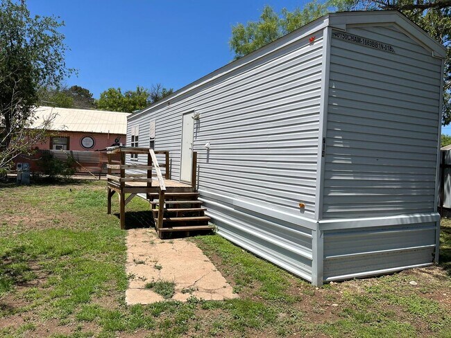 Building Photo - 1 bedroom/1bathroom home in the Star Dust Manufactured Home Community.