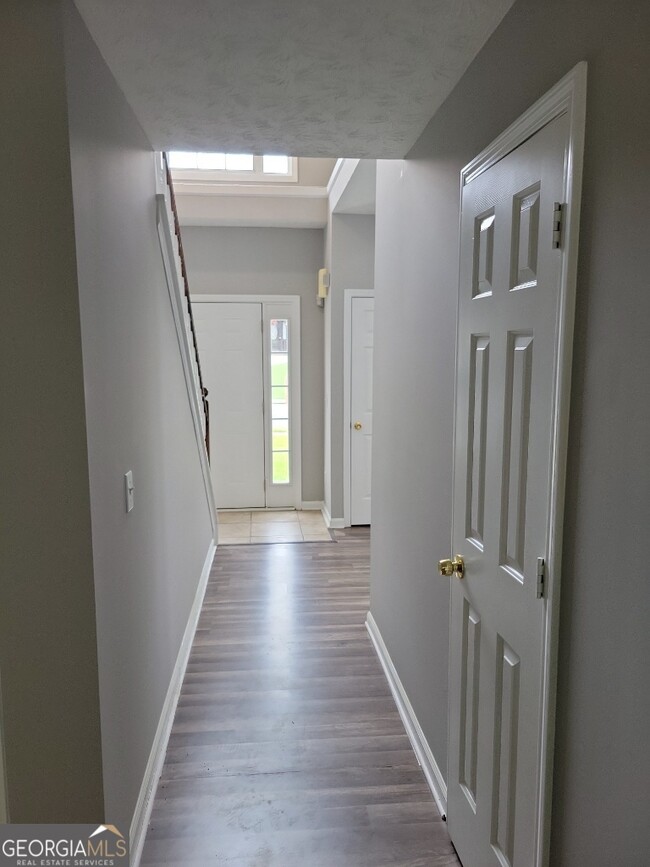 Building Photo - 2364 Fallbrook Ct