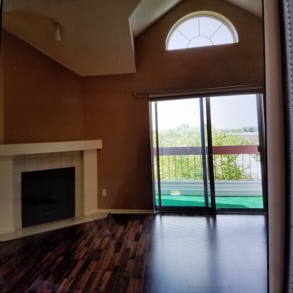 Unique Floor Plan with Vaulted Ceilings - 7540 Edinborough Way