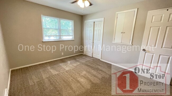 Building Photo - Beautiful 3 Bedroom / 2 Bathroom Duplex in...