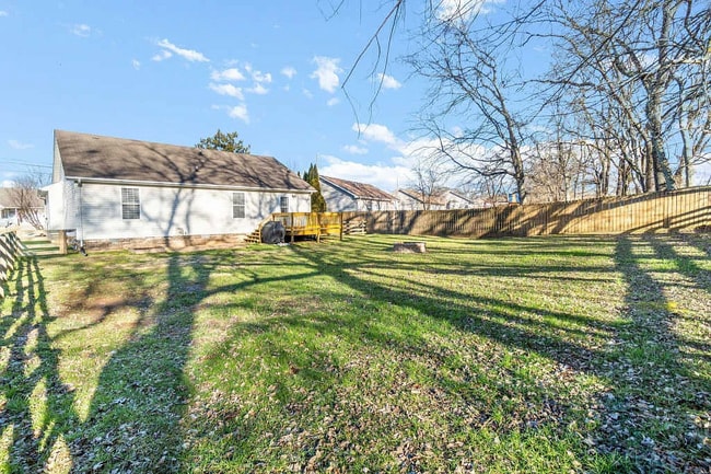 Building Photo - 810 Buckhorn Dr