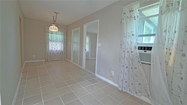 Building Photo - 1311 Hillcrest Dr