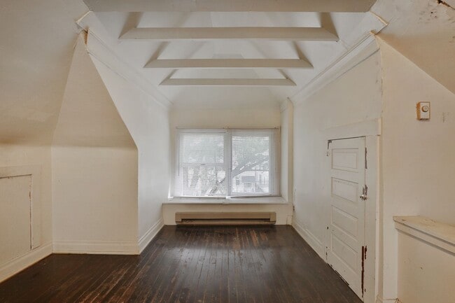 Building Photo - 2403 Summit St