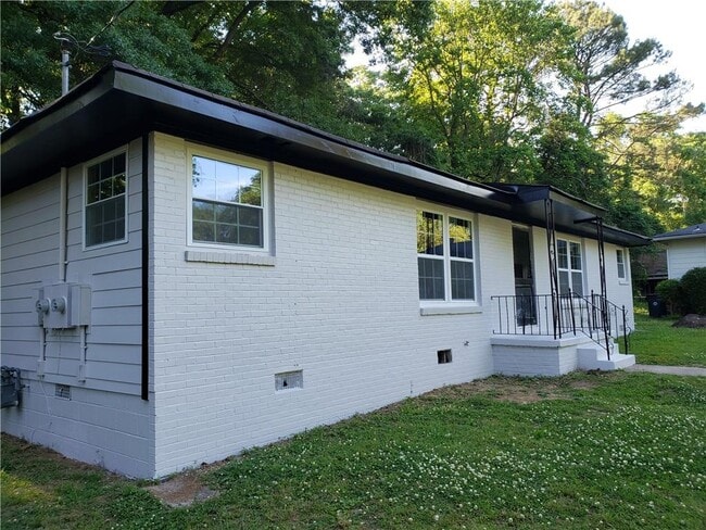 Building Photo - 2975 Jones St