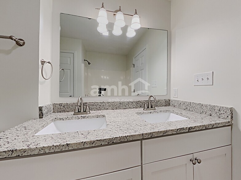 Building Photo - 4874 Oakton Way