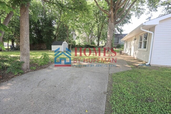 Building Photo - Three Bedroom House | Remodeled & Move in Ready | Deposit Special