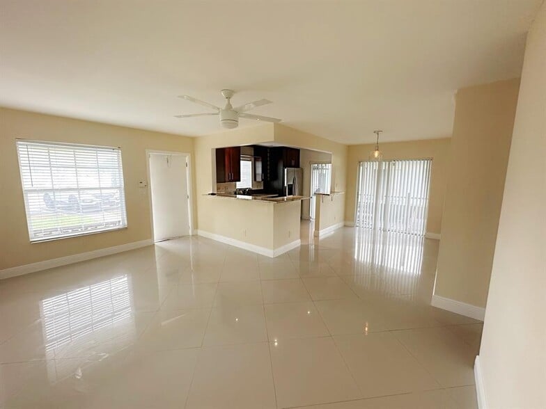 Building Photo - 3001 NW 4th Ter