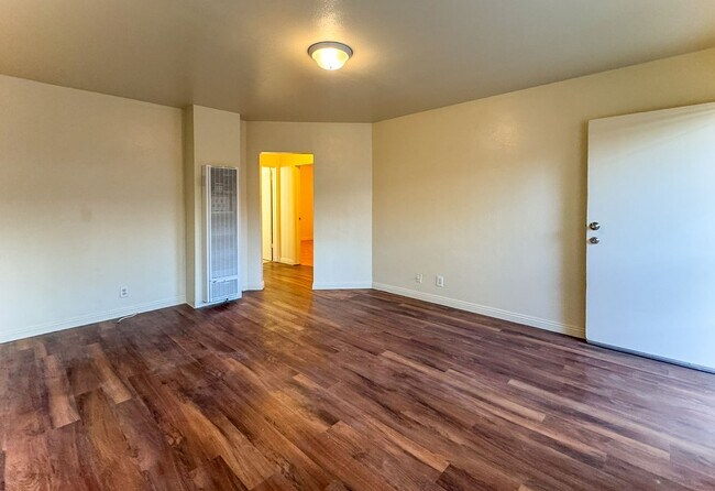 Building Photo - 4253 1/2 S Centinela Ave-