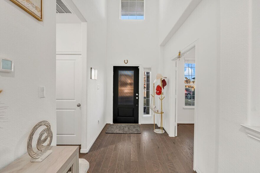 Building Photo - 111 Fortuna Ct