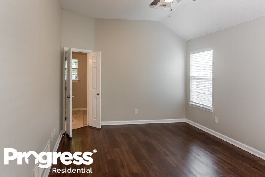 Building Photo - 7158 Crape Myrtle Dr