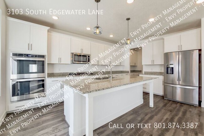 Building Photo - 3103 S Edgewater Ln