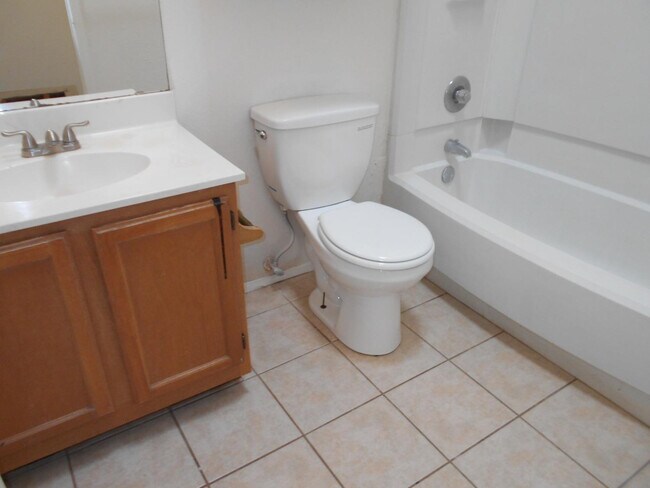 Building Photo - 134a N Troy Ave