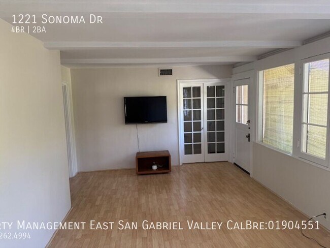 Building Photo - 1221 Sonoma Dr