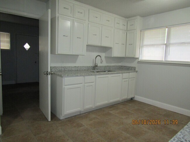 Building Photo - Freshly Painted/New Flooring home located closed to downtown Lawton/Ft. Sill